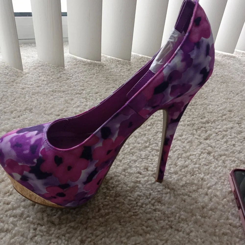 Heels - Picture 2 of 3